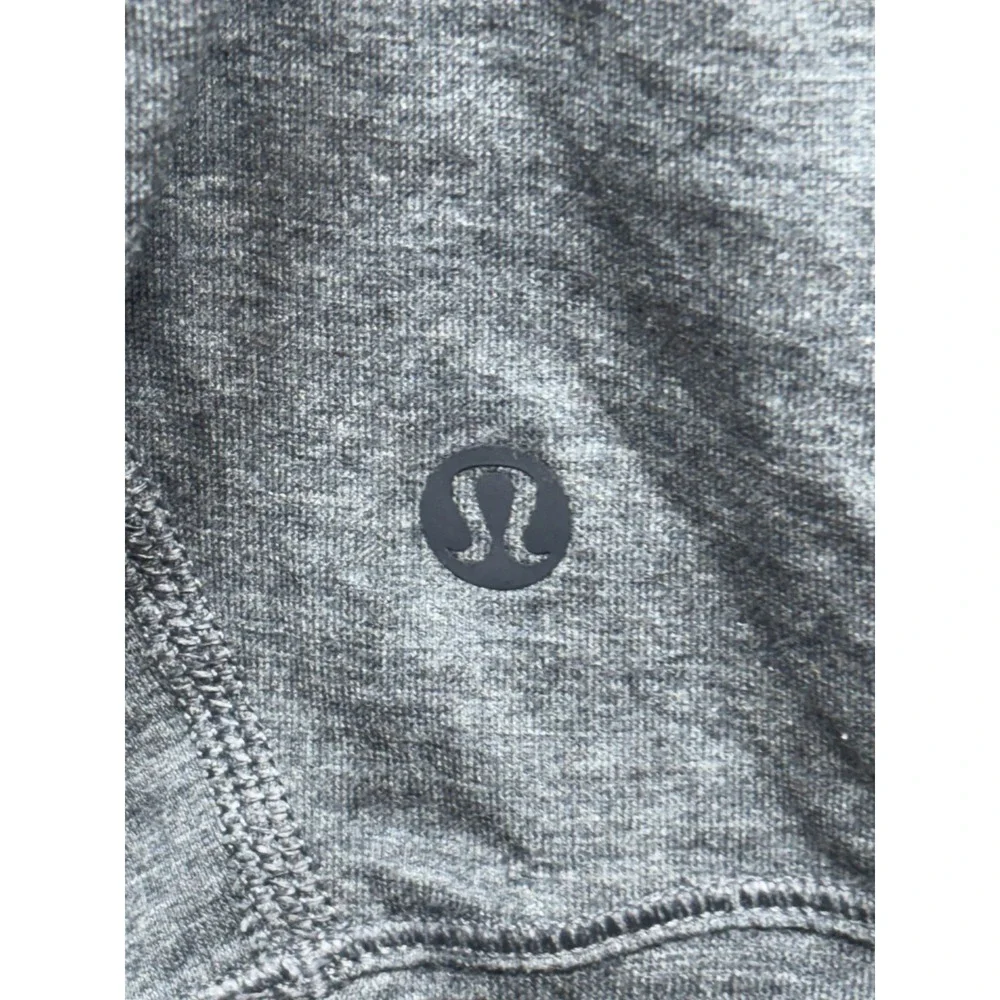 Lululemon Long Sleeve Cropped Mock Neck Shirt Womens‎ 6 Gray EUC Athleisure Yoga